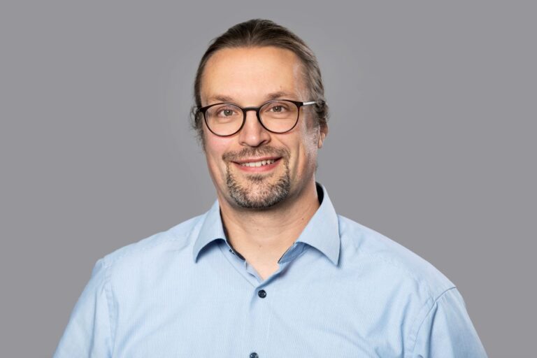 Smiling IAV employee Marco Siebert for embedded security